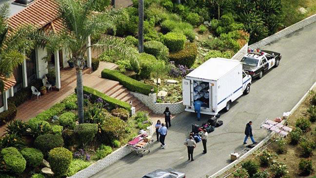 Police recover the 39 corpses from the Heaven’s Gate San Diego mansion.