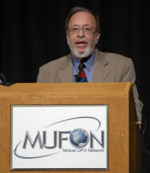 Dr. Roger Leir speaking at a conference.