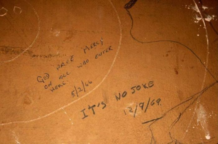 Writings allegedly from people who have experienced time distortions on a tunnel wall