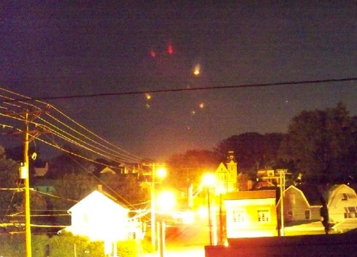 A picture showing an apparent UFO