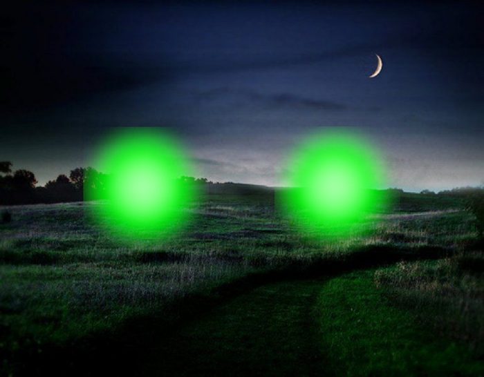 A depiction of the green lights of Trancas