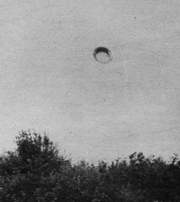 Picture of the UFO witnessed by Emil Barnea in 1968