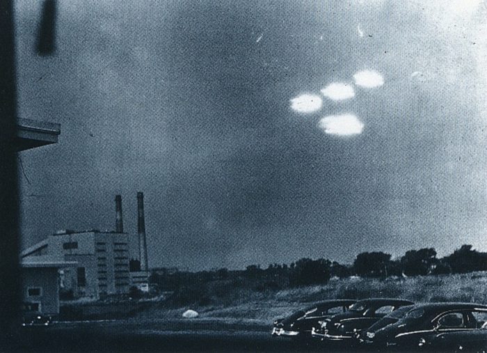 Picture showing an apparent UFO