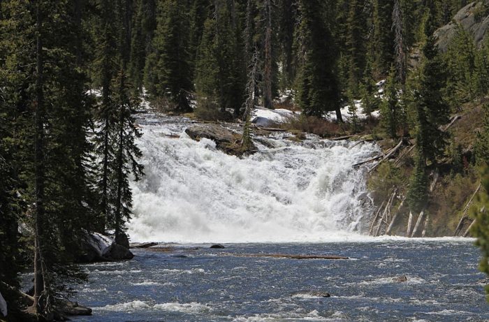 A picture of the rough waterfalls and rivers of Washington State