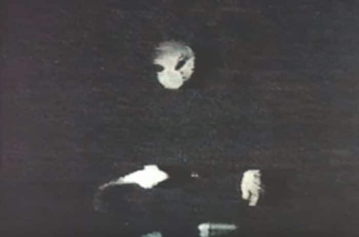 An image showing a grey alien