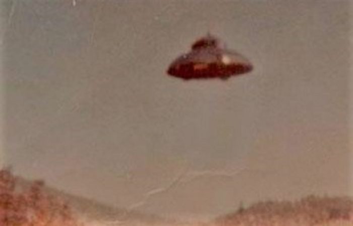 A picture claiming to show a real UFO