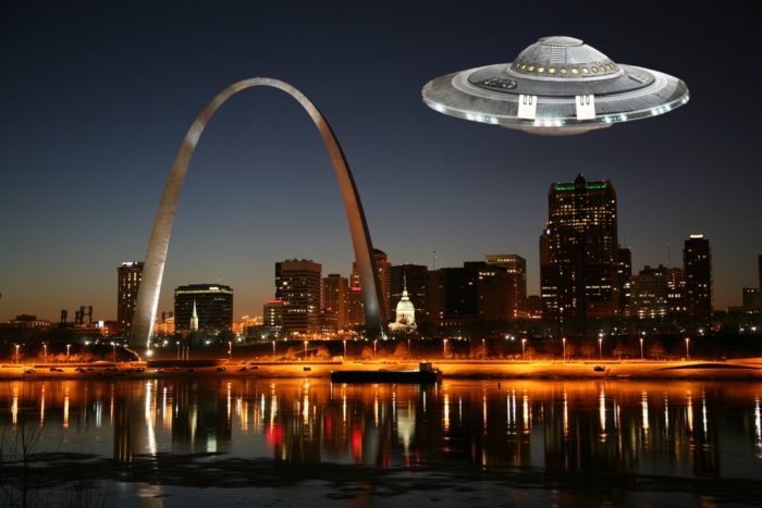 A superimposed UFO on to a picture of the Arch of St. Louis