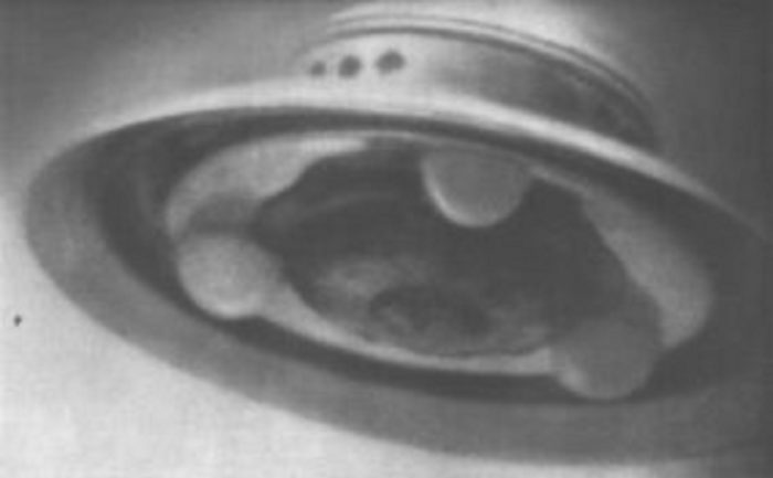 A picture from the 1950s claiming to be a UFO